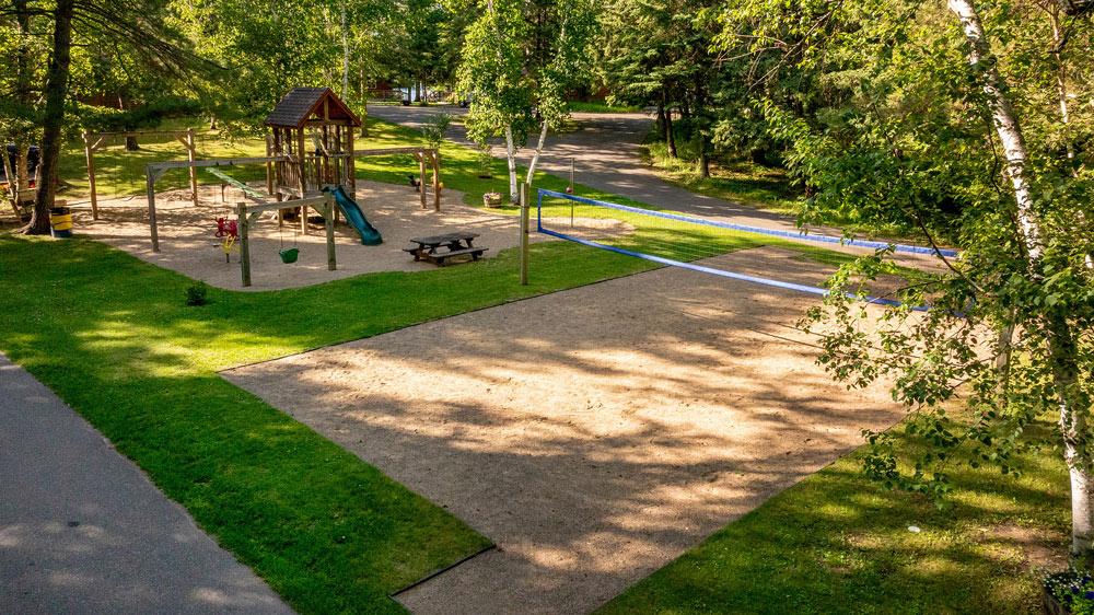 outdoor-amenities-black-pine-beach-resort